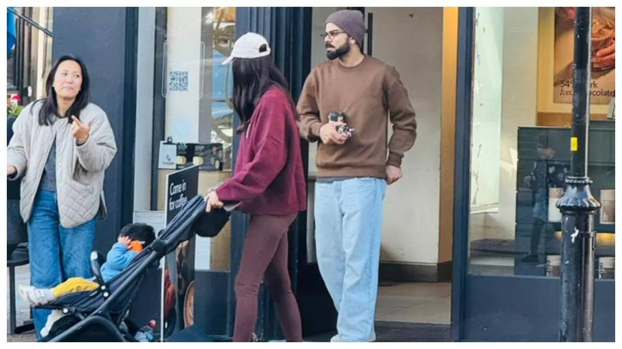 Anushka-Virat enjoy a day out with son Akaay- Pics