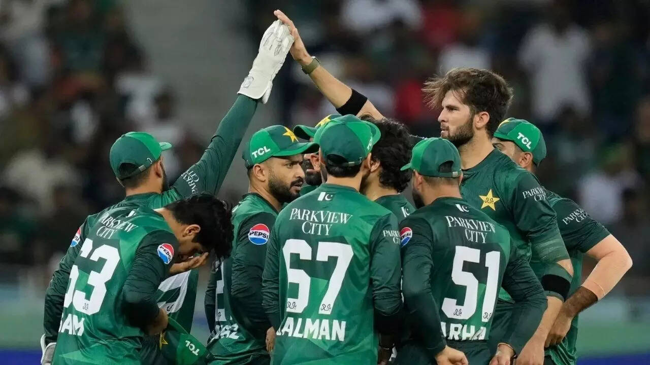 PAK vs BAN Live: Who will face India in final? Last 10 overs to decide