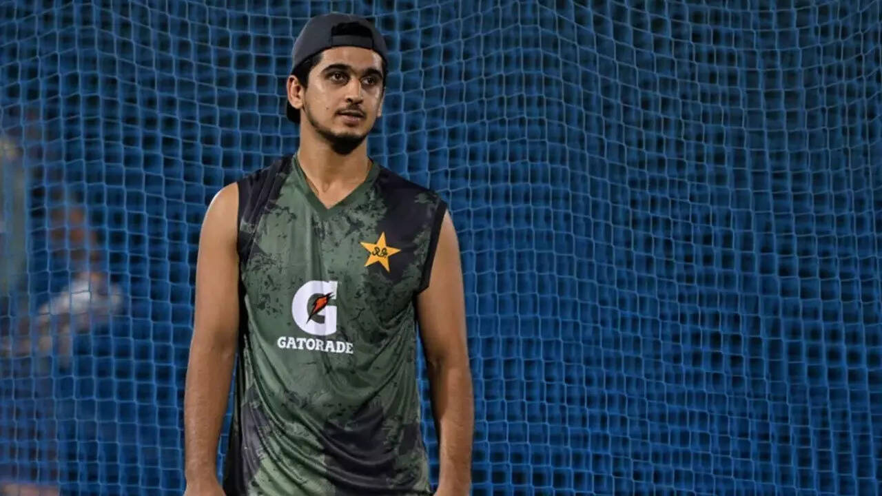 'Sardiyan nahi aye ki ande khane hain': Pakistan politician roasts Saim Ayub