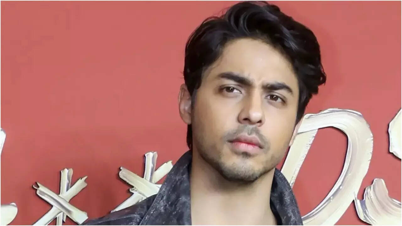 Aryan Khan FINALLY updates his Instagram profile his own pic
