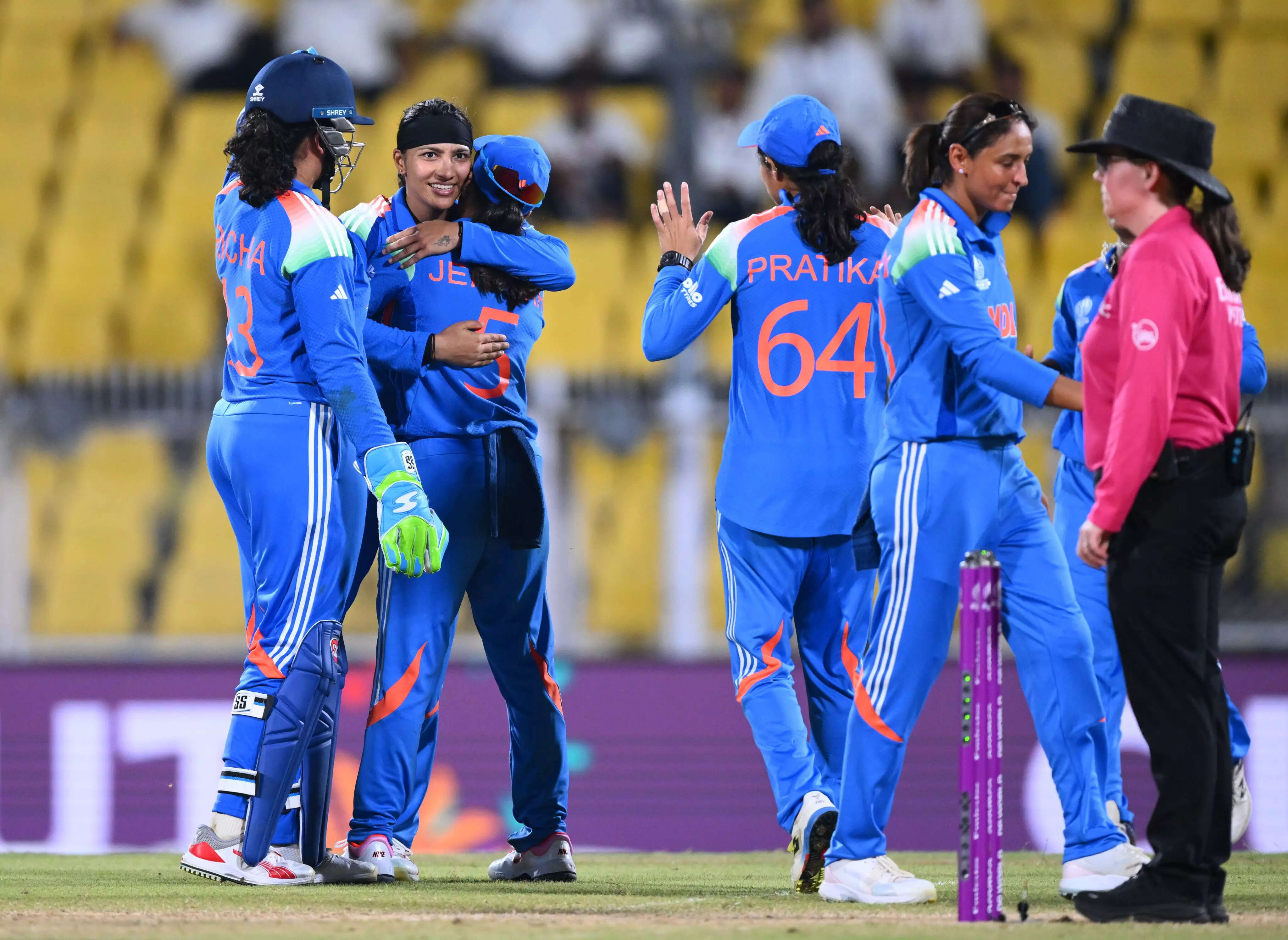 Women's WC LIVE: IND bowlers deal huge blow to SL's run chase