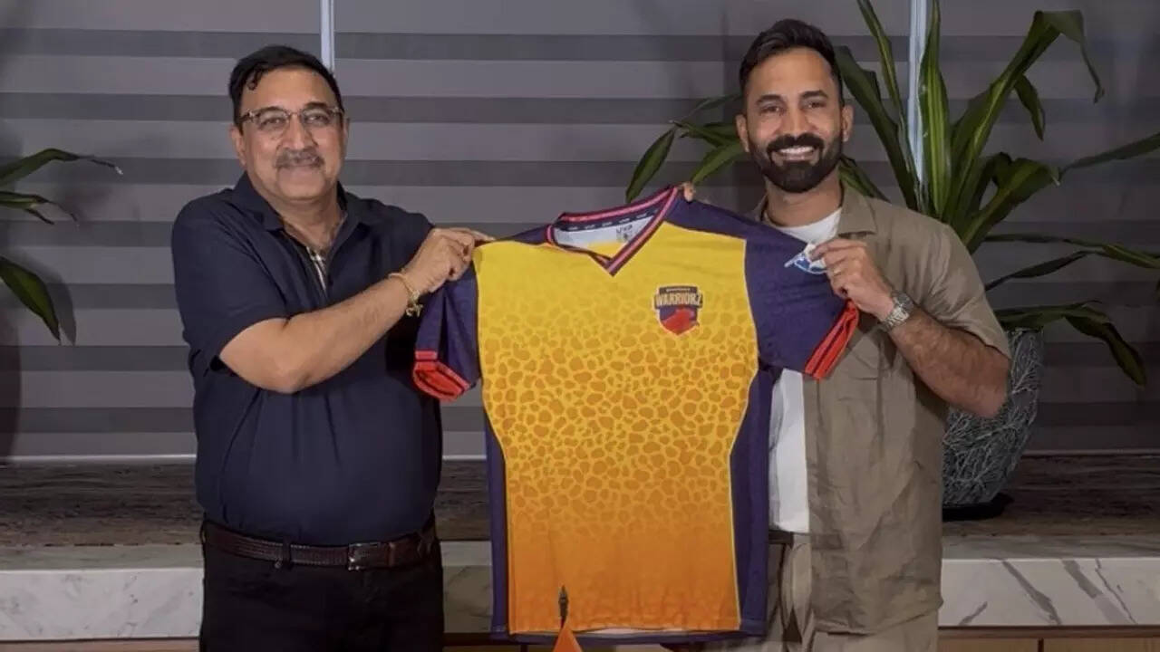 Dinesh Karthik joins Sharjah Warriorz ahead of ILT20 Season 4