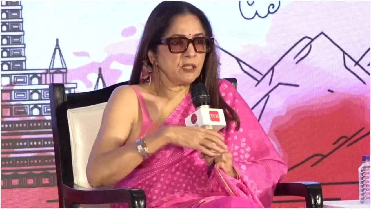 What made Neena Gupta say, 'Me jhadu bhi laga sakti hu’?