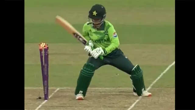 Watch: Pak batter only second to suffer rare dismissal in Women's WC history