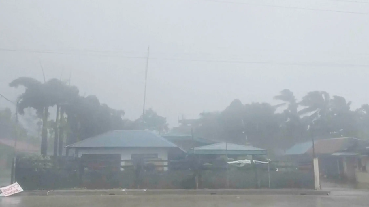 Typhoon blows into Philippines, complicating disaster response after quake and storms