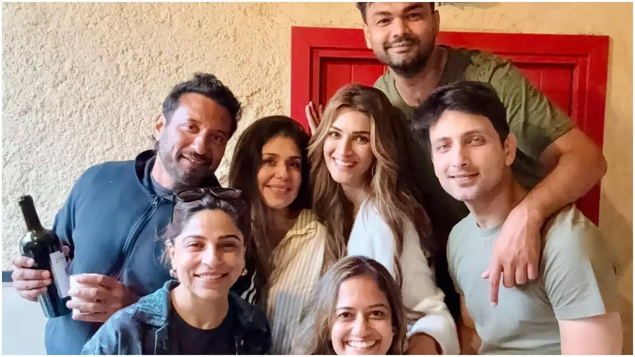 Kriti Sanon wraps up the Sicily shoot of Cocktail 2