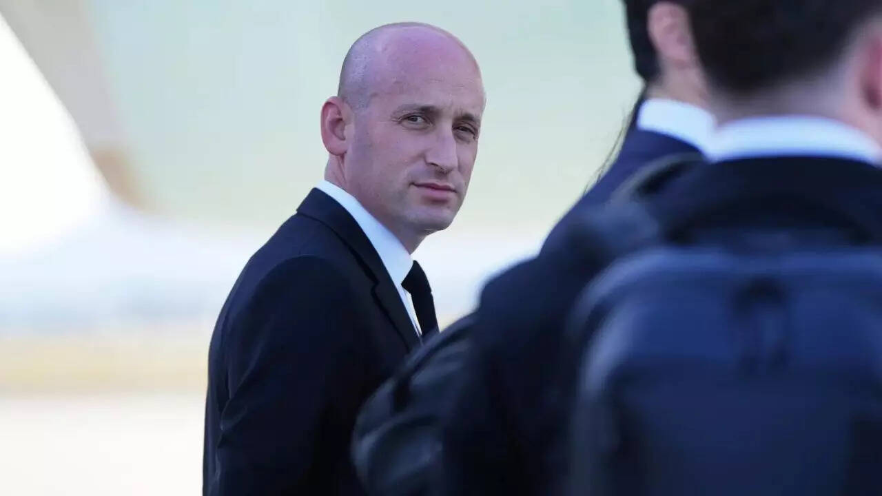 'Face of evil': Stephen Miller's cousin disowns him in resurfaced post, says she needs to grieve