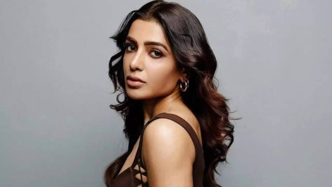 'Maa Inti Bangaram': Samantha lands in Hyderabad