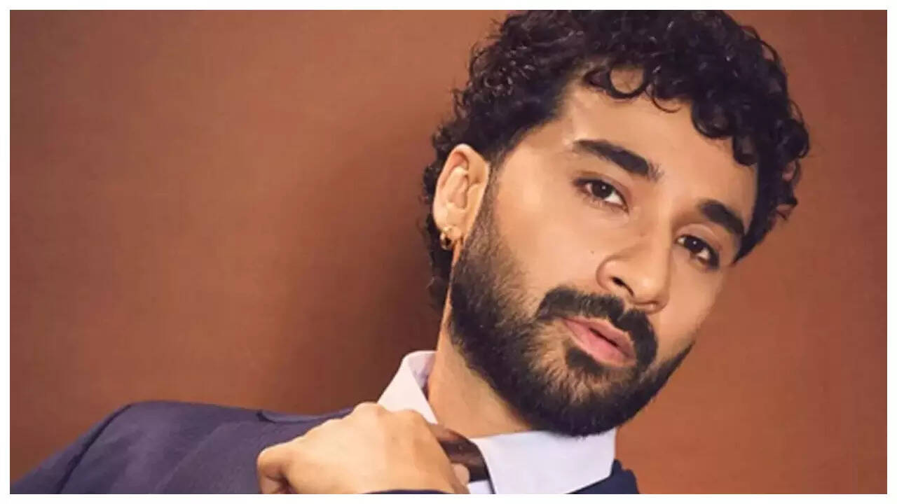 Fans on Raghav Juyal telling nepotism critics to work hard