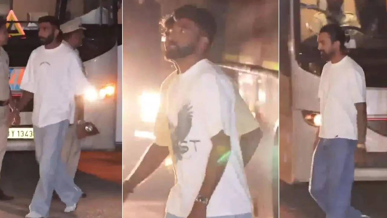 Gambhir's special Team Ind dinner: Gill in different look - watch