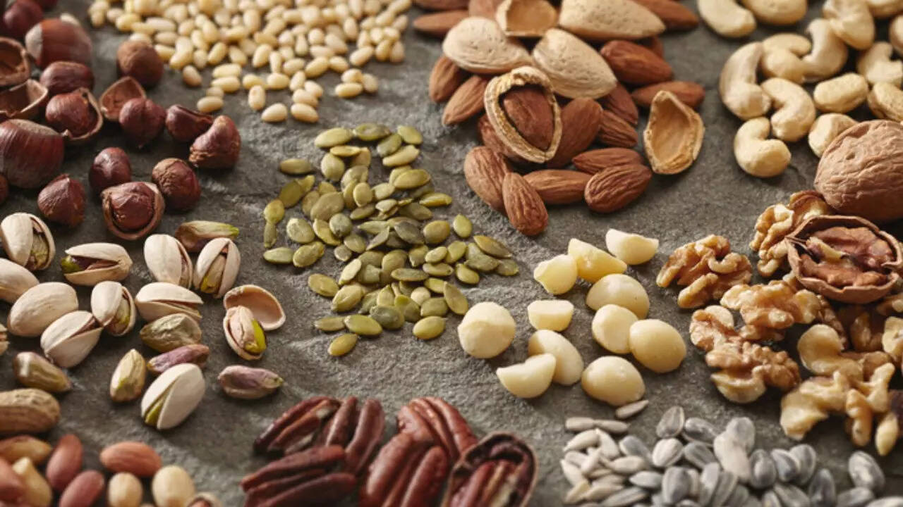 Nuts and seeds (Walnuts, Almonds, Flaxseed, Chia Seeds)