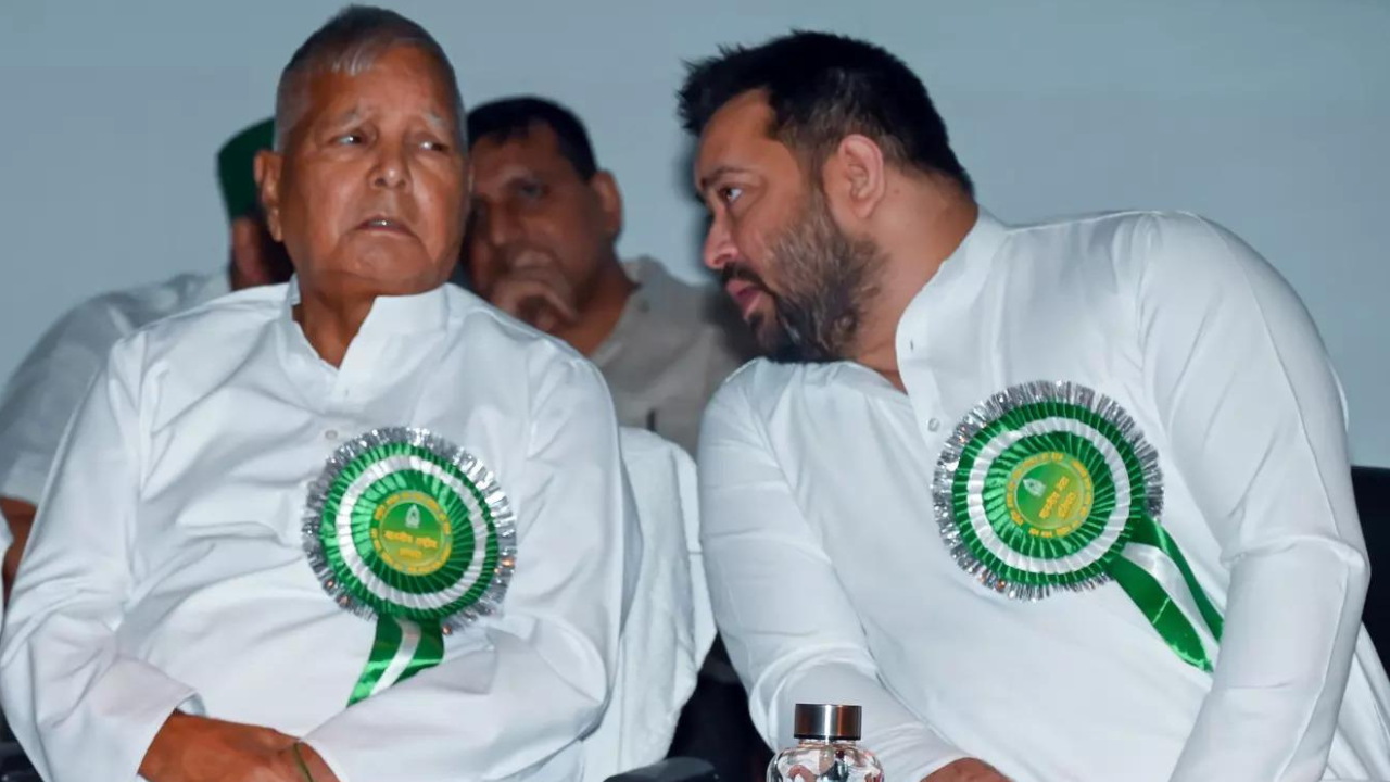 Bihar polls: Lalu distributes tickets to RJD loyalists; Tejashwi reverses move late night