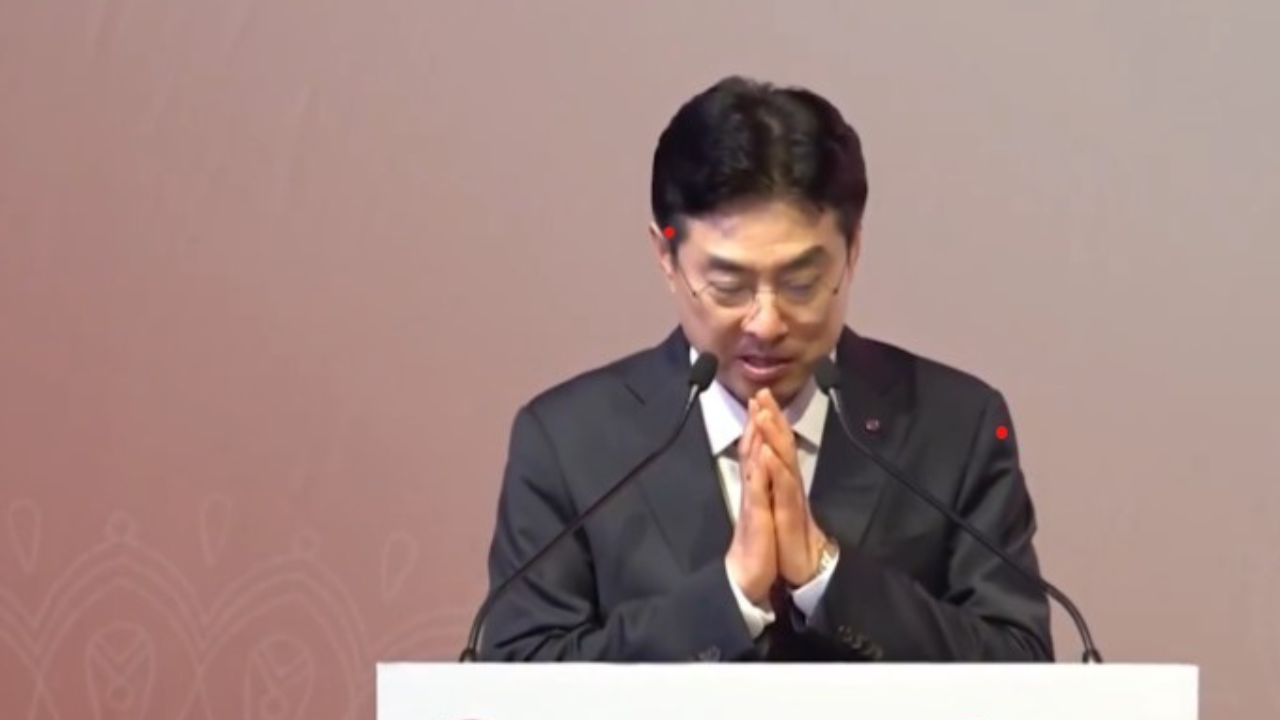 ‘Namaste…’: LG Electronics India MD Hong Ju Jeon’s Hindi speech wins applause; stock makes record debut with 50% premium