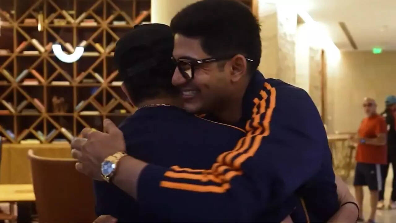 'Arey hero': Old meets new - Rohit greets Gill for the first time since captaincy change