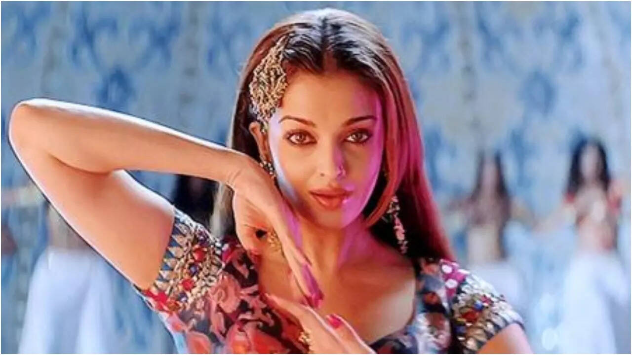 'Aishwarya Rai wore no makeup in 'Kajra Re': Makeup artist Mickey Contractor reveals reasons for the 'raw' look
