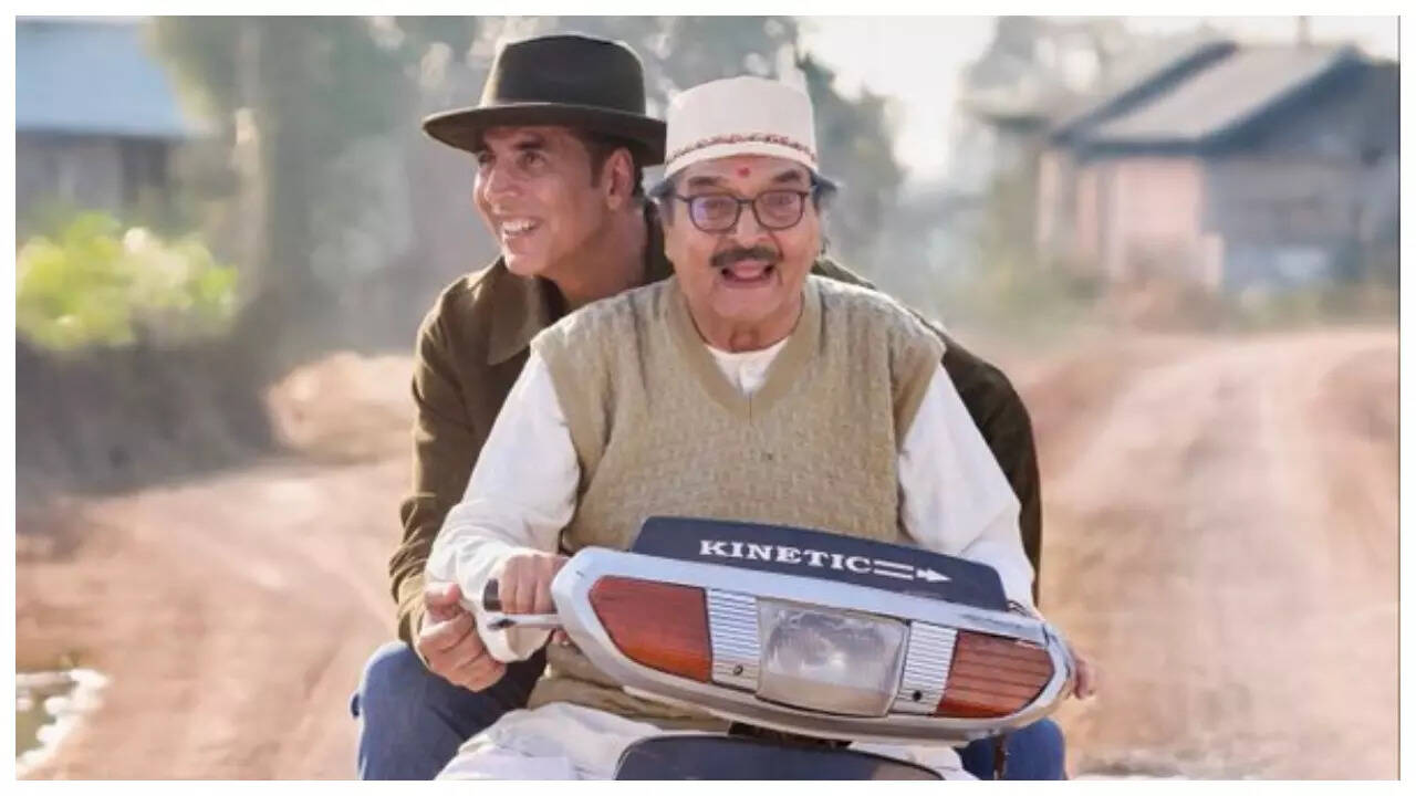 Akshay Kumar mourns sudden demise of veteran star Asrani