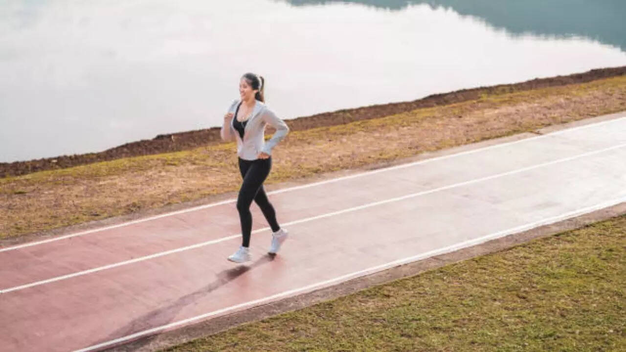 High-intensity walking improves leg discomfort