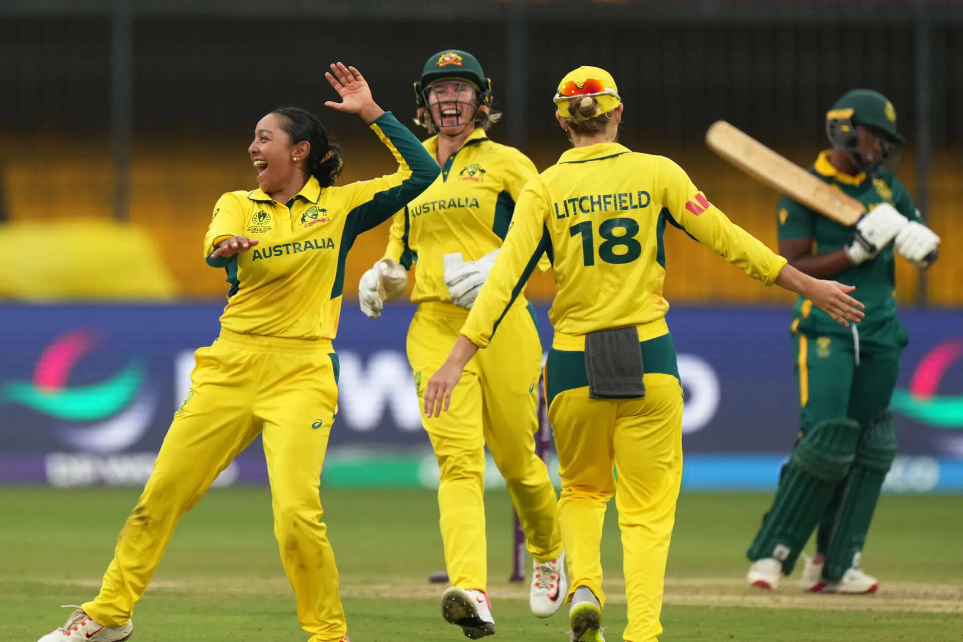 King masterclass powers Australia to crushing win over SA, sets up semis with India