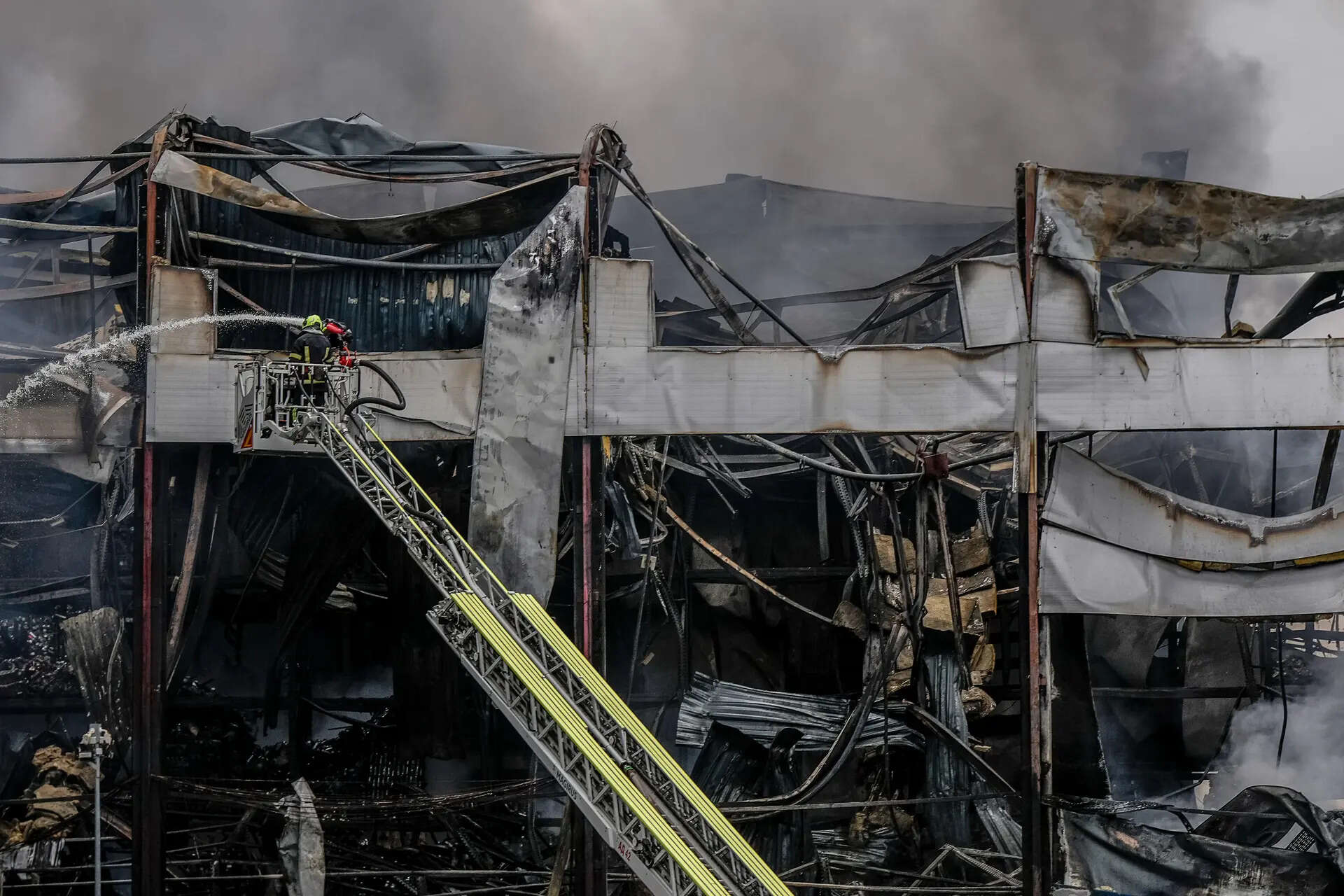 Russian attacks kill 4 in Ukraine as Zelenskyy pleads for air defence