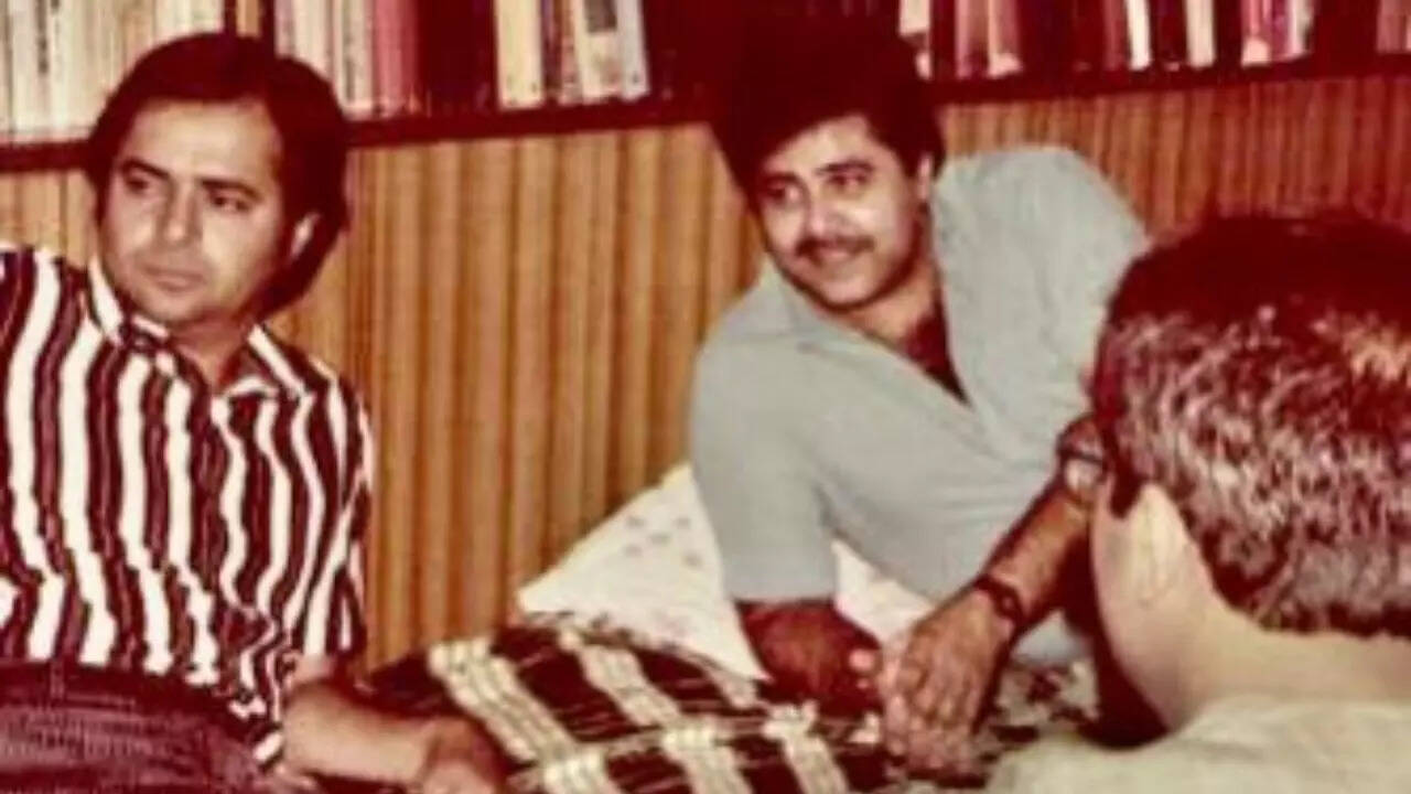 Satish Shah's 1986 picture with Farooq Shaikh
