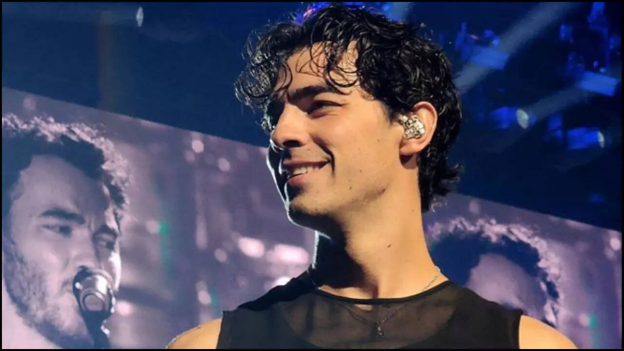 Joe Jonas shares laughs with a mystery woman?