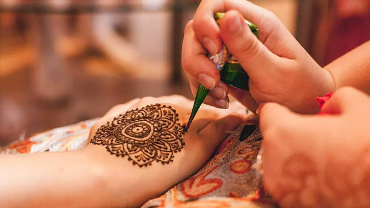 Henna (1)