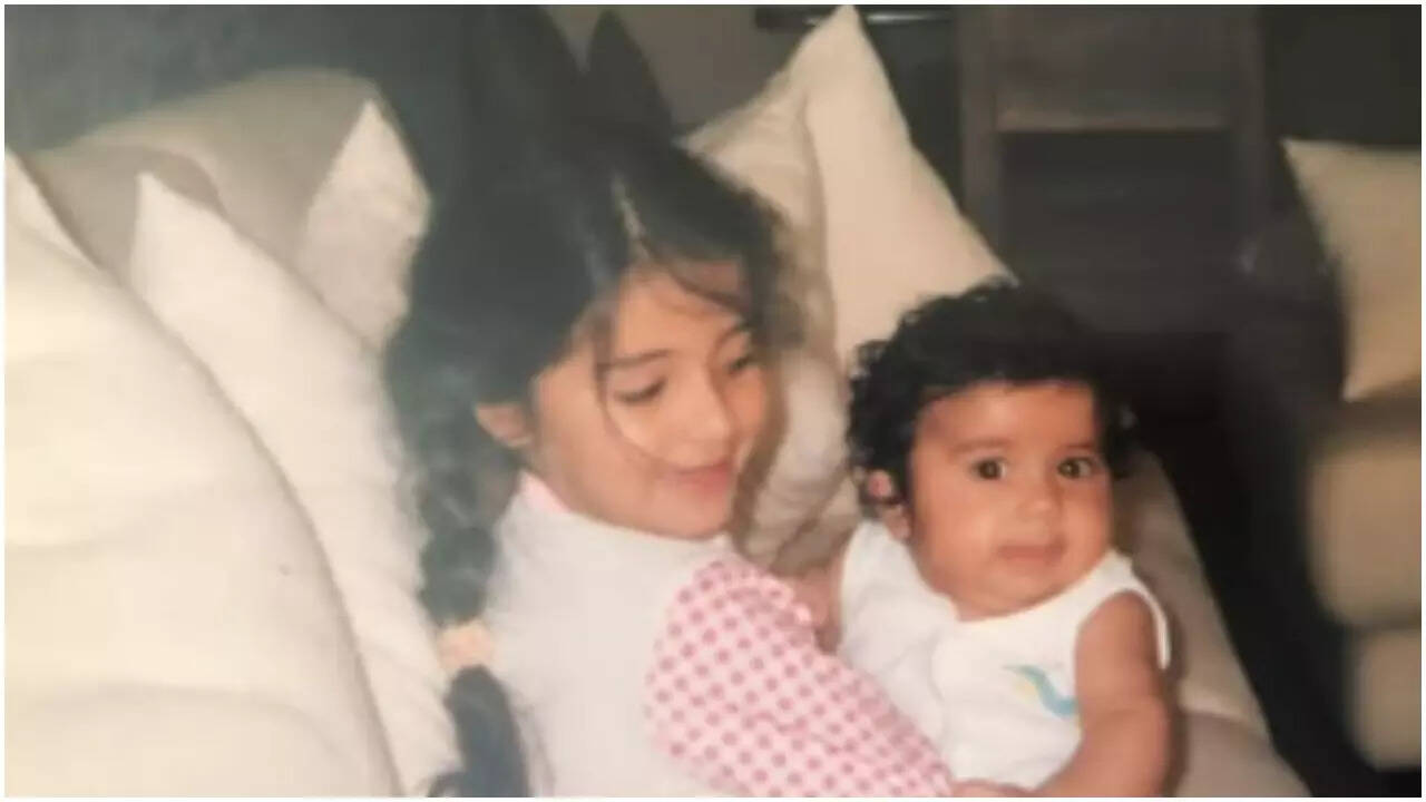 Rysa shares unseen childhood photo with Ananya Panday