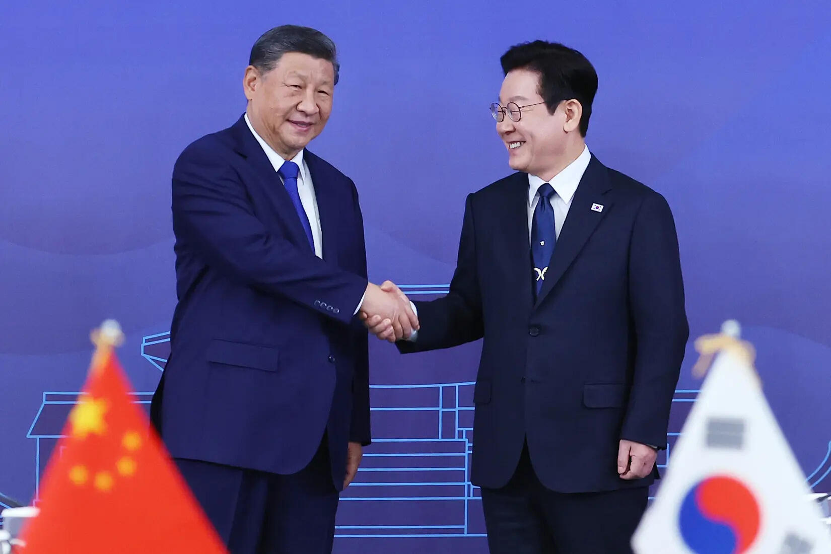 When Xi gave 2 cellphones to South Korea's prez, he asked how secure they were