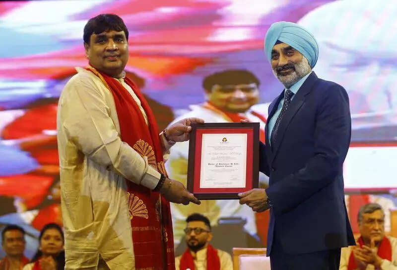 IAF chief, actor get honorary degrees at Karnavati University convocation