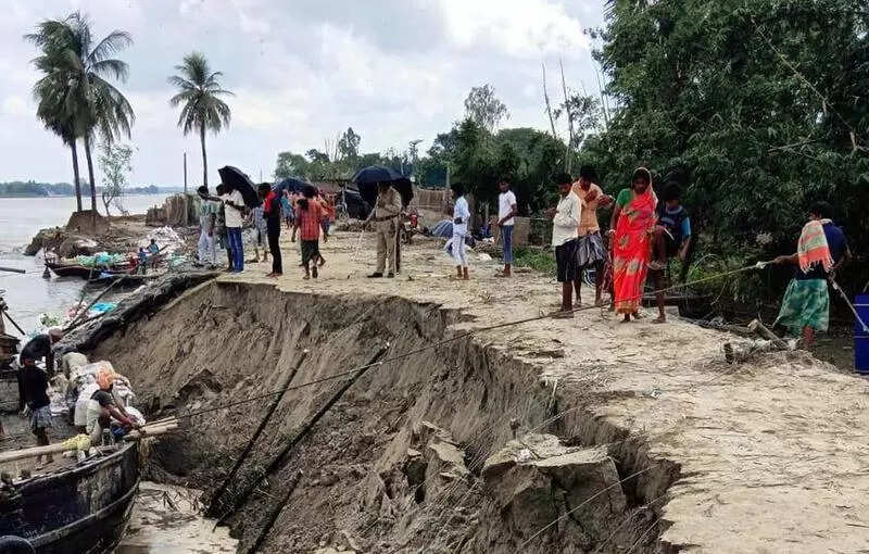 Homes and docus lost to erosion, SIR jitters for Malda’s displaced thousands