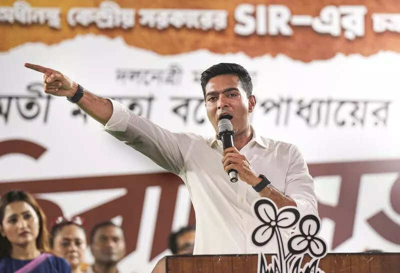 Civic body reshuffle: In 2 dists, TMC removes 4 municipal chiefs