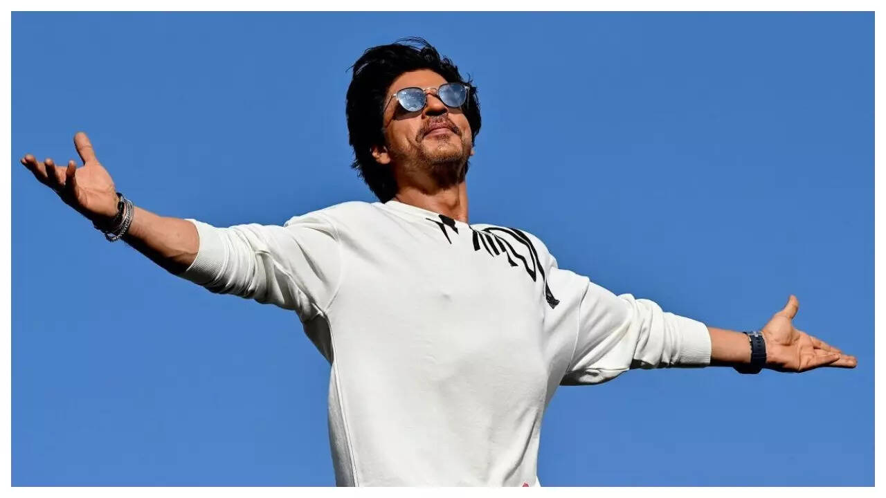 Body language expert decodes Shah Rukh Khan’s ‘alpha gesture’