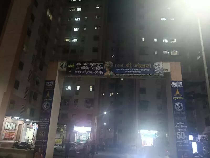 Navi Mumbai: Panvel civic body turns blind eye on illegal advertisement banners in Taloja