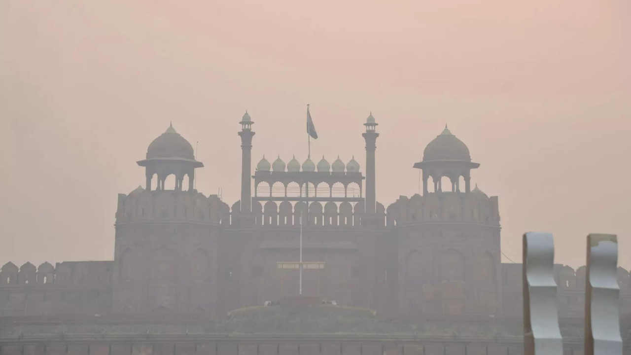 Delhi: Car blast near Red Fort Metro Station, several vehicles catch fire