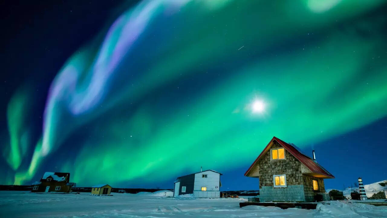 Northern lights may dazzle skies across more than 20 US states tonight: When, how and tips to watch Aurora Borealis tonight