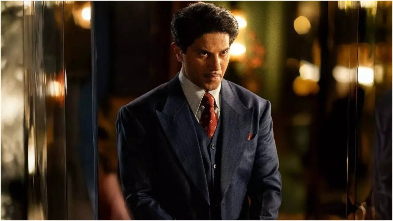 'Kaantha' first review: Dulquer earns 'Nadipu chakravarthy' title