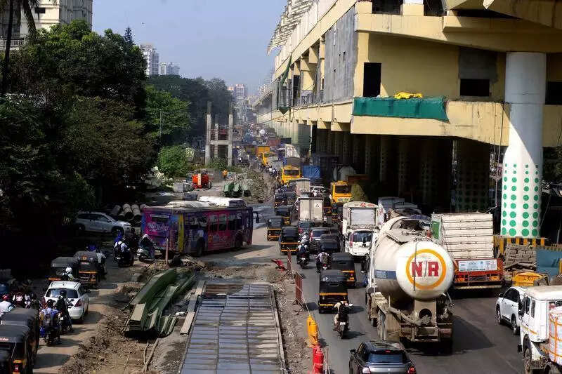 Thane: Motorists face difficulties on Ghodbunder highway due to ongoing widening work