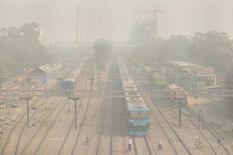 Smog still hangs heavy, Gurgaon’s air remains ‘poor’ with AQI 278