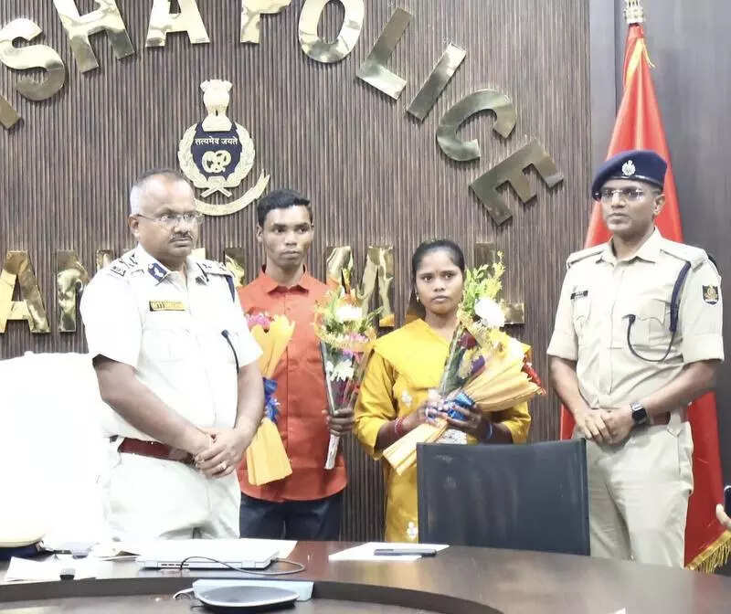 Maoist couple from Chhattisgarh surrenders before Kandhamal cops