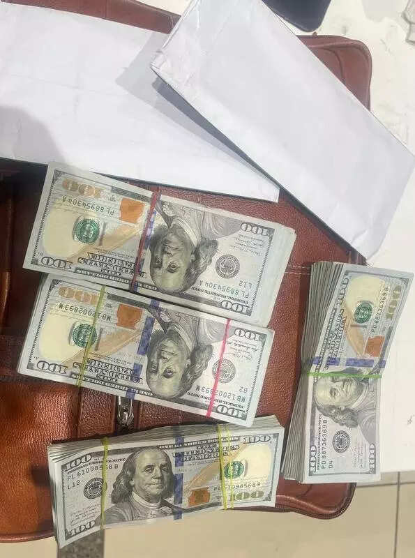 Flyer held with $40K at Ahmedabad airport