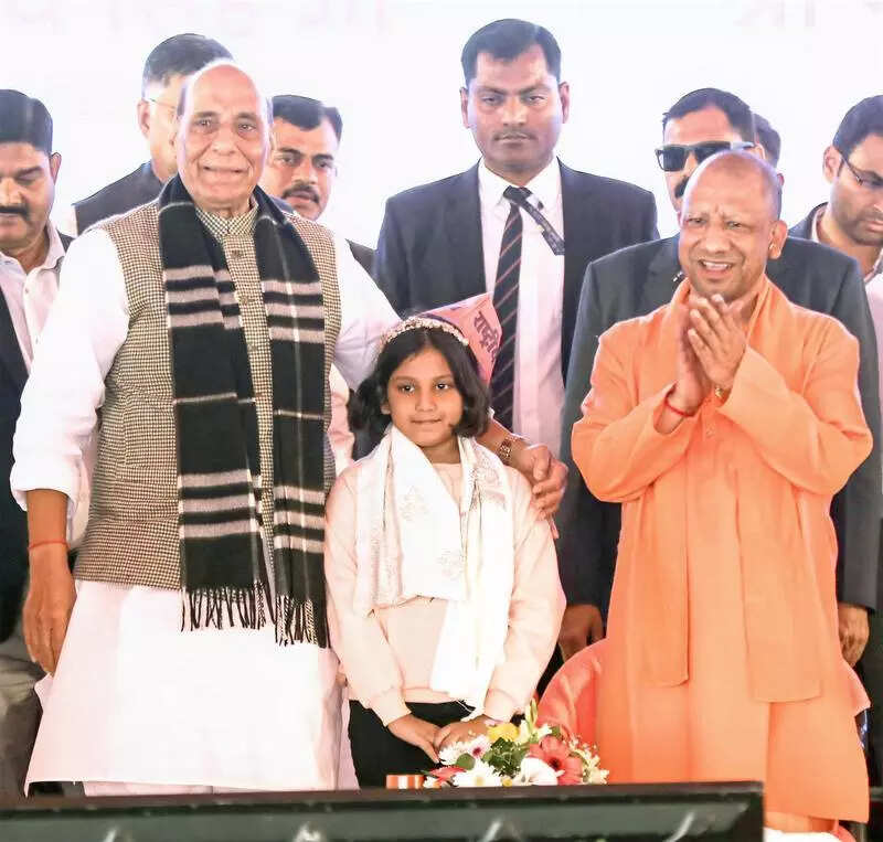 Leftist historians overlooked Pasis’ contributions: Rajnath