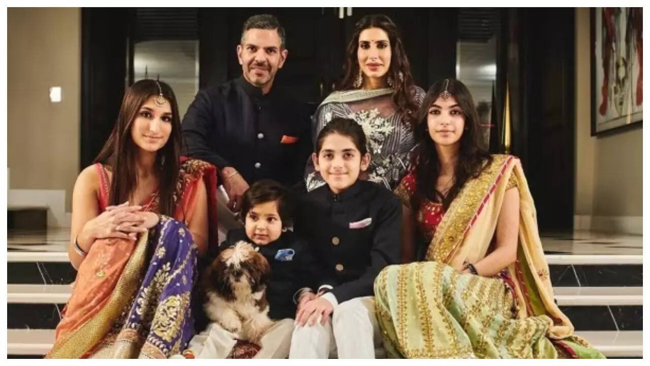 HC asks Priya to respond to Karisma's kids' plea