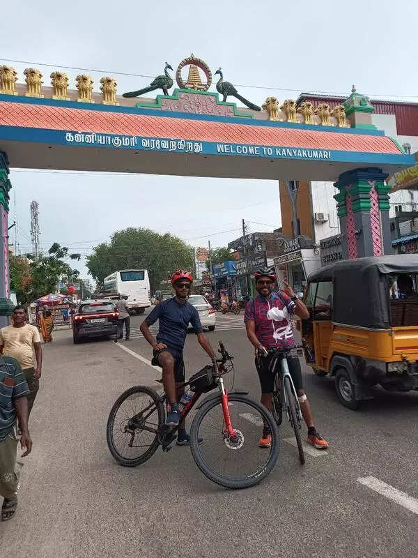 2 from Bengal pedal 4,249 km from Kashmir to Kanyakumari in 17 days