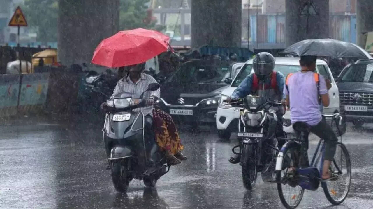 Low-pressure system to bring heavy showers across Tamil Nadu; cyclone formation possible around Nov 22–23