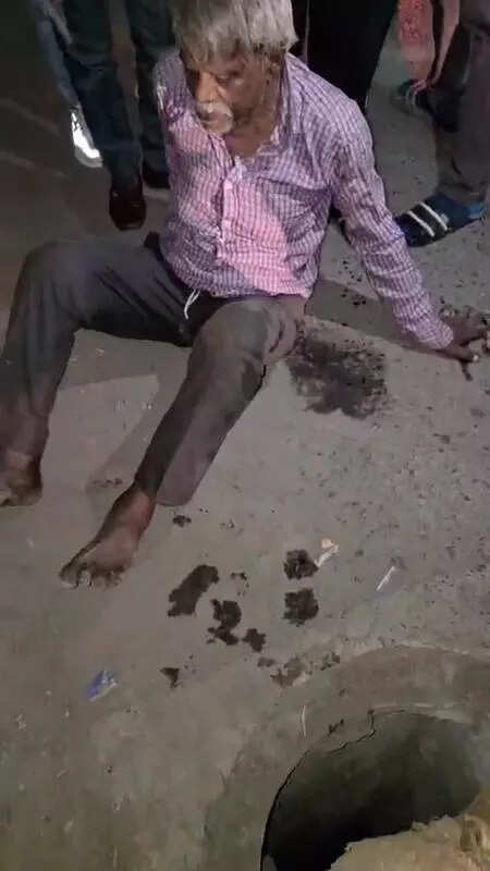 Ahmedabad manhole ensnares pedestrian