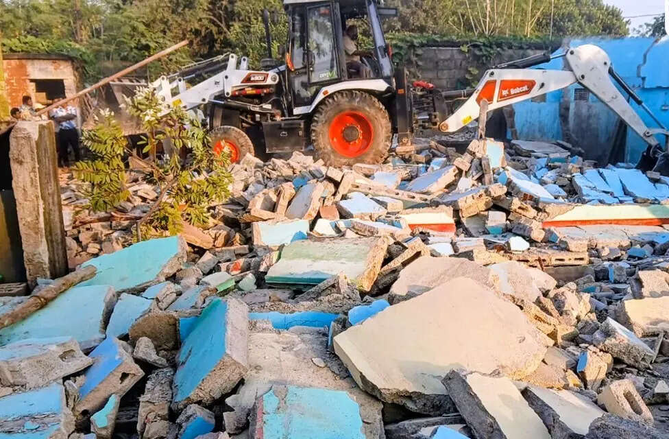 Eviction drive at Salia Sahi paves way for road work