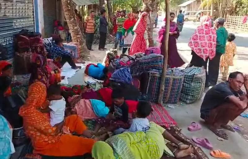 At Hakimpur, touts emerge to fleece fleeing Bangladeshis