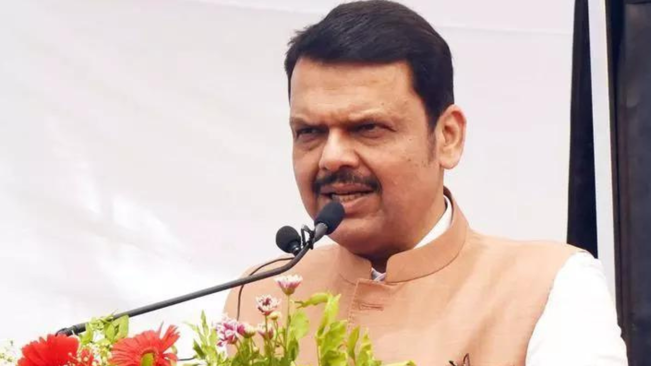 'Be polite, stand when netas walk in': Maharashtra govt issues new guidelines for officials