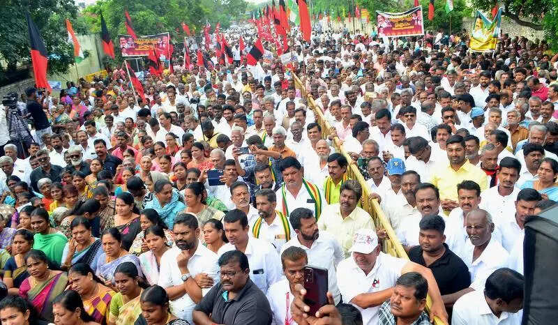 DMK, allies protest denial of metro rail in Kovai, Madurai
