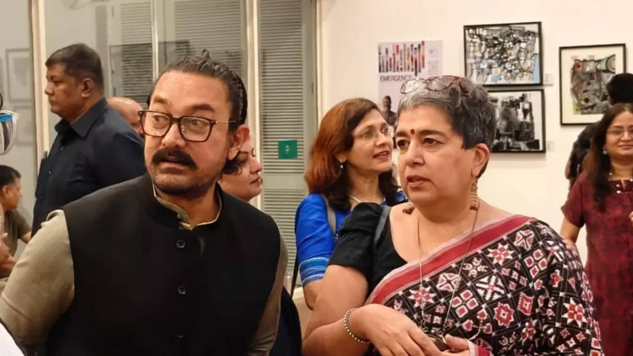 'When you ex surprises you', says Reena as Aamir attends her art exhibition